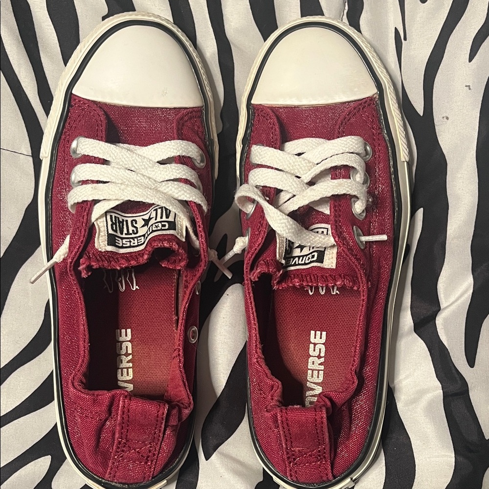🍇 Converse Low Top Sneakers 🍇